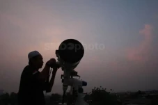 Tentukan Idulfitri,...