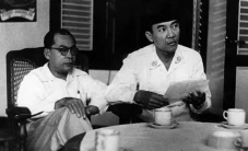 Cerita Soekarno Mengabsen...