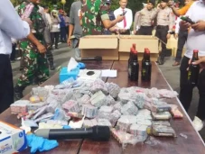 Ribuan Petasan dan Miras...
