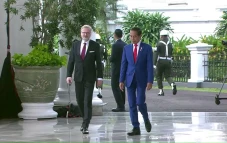 Presiden Jokowi Terima...