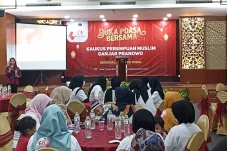 Gelar Bukber, Kaukus...