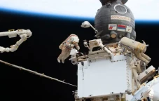 2 Kosmonot Rusia Bersiap...