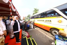Gubernur Khofifah Lepas...