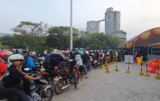 Antrean Motor hingga...