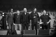 Foo Fighters Tuangkan...