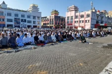 Banjiri Lapangan Basket...