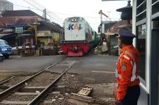 Penjaga Palang Pintu...