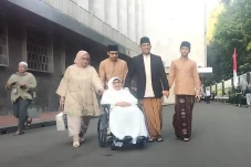Ibunda Anies Doakan...