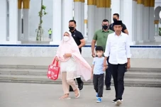 Presiden Jokowi dan...
