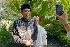 Ucapkan Selamat Idulfitri,...