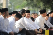 Salat Id di Masjid Agung...