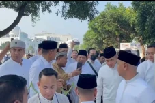 Momen Prabowo Diserbu...