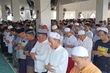 Suasana Khusyuk Warga...