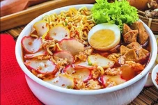 Selain Rendang dan Opor...