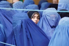Taliban Larang Perempuan...