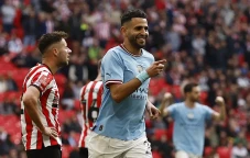 Manchester City Lolos...