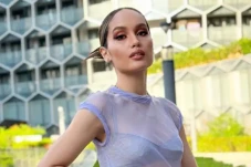 Cinta Laura Dikritik...