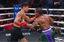 Conor McGregor Tuntut...