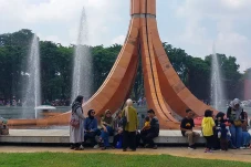 Lebaran Hari Ketiga,...
