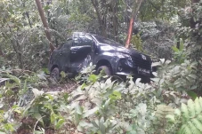 Rem Blong, Minibus Angkut...