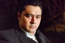 Iqbal Pakula Meninggal,...