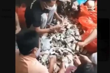 Seorang Kakek yang Sedang...