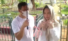 Kenang Mendiang Iqbal...