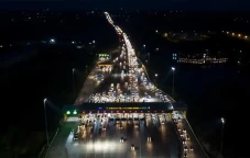 55,8% Kendaraan Arus...