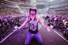 Bret Michaels Siap Gelar...