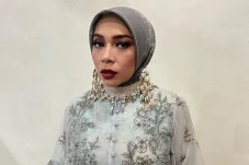 Melly Goeslaw Hidup...