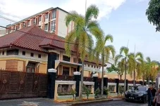 2 Jam Geledah Rumah...