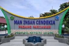 26 Sekolah Terbaik di...