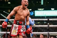 Isaac Cruz Tertawakan...