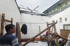 Kota Batu Diterjang...