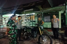 Nongkrong di Koramil,...