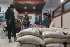 215 Karung Beras Bansos...