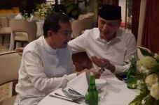 Tampil Akrab di Kediaman...