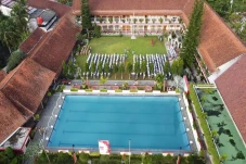 17 SMA Negeri dan Swasta...