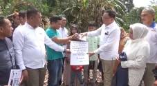 Partai Perindo Salurkan...