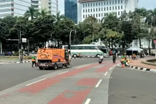 Massa Buruh Tinggalkan...