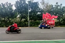 Massa Buruh di Patung...