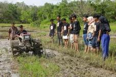 GMC Sumsel Serahkan...