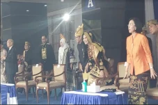 Momen Nadiem Joget Bareng...