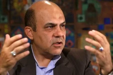 Ali Reza Akbari Digantung...