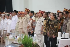Ajak Masyarakat Bersatu,...