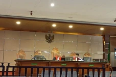 Hakim Agung Nonaktif...