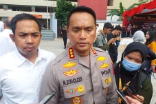 Polisi Gulung 3 Anggota...