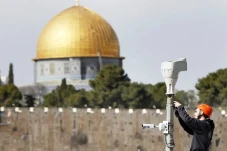 Perkuat Sistem Apartheid,...