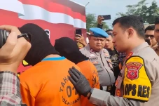 Sakit Hati Istrinya...
