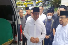 Melayat ke Rumah Alm...